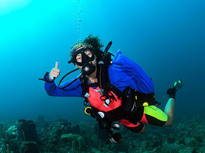 Narcosis Crew member Anna on a dive in West Palm Beach